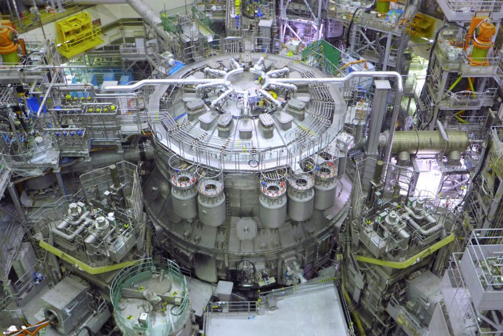 Najväčší experimentálny reaktor jadrovej fúzie tokamak na svete je v prevádzke
